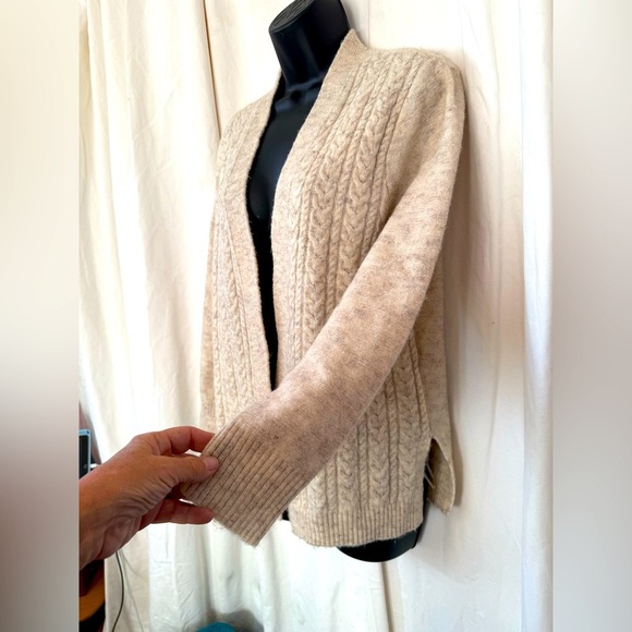 Croft & Barrows Women's Sz PM Cable Knit Casual Oatmeal Cardigan Sweater - Picture 3 of 6